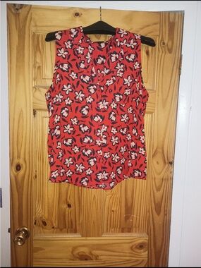 Who What Wear Red Floral Sleeveless Camisole
